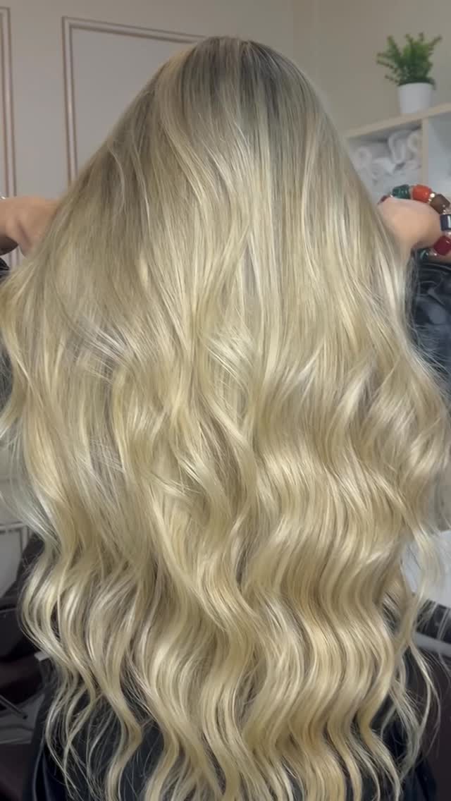 SOFT BLOND por @raydo_uglas 

#loiroperola #wella #itallian #cabelosdeluxo