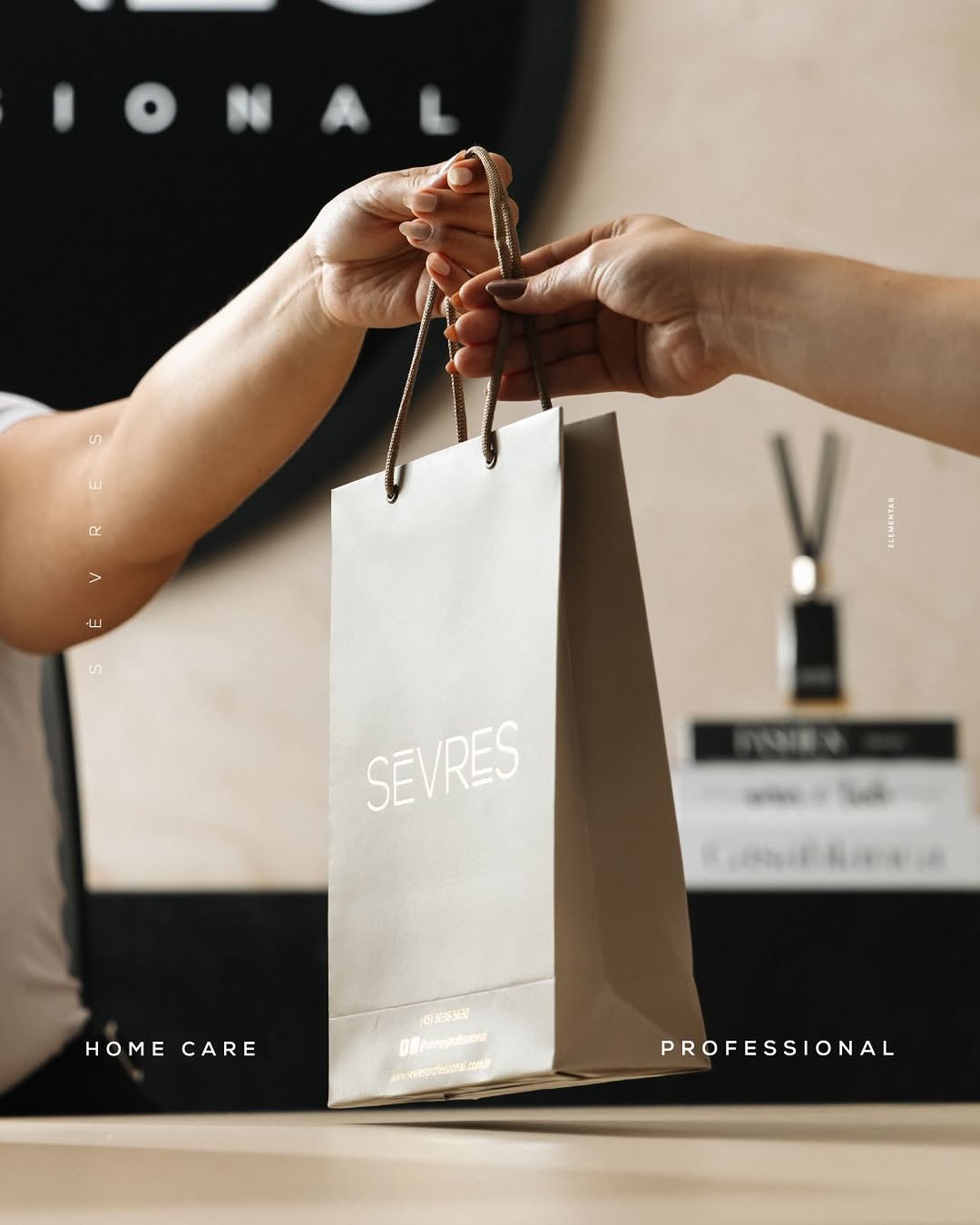 Presenteie com Sèvres! 😍

Além da nossa loja virtual que entrega em todo o Brasil, você que é de Cascavel e região pode optar por comprar e retirar os seus pedidos em nossa loja de forma presencial. A Sèvres fica localizada na Rua Presidente Kennedy, 493, no centro da cidade.

Estamos abertos de segunda a quinta, das 8h às 12h e das 13h às 18h; e nas sextas das 8h às 12h e das 13h às 17h30. Se ainda não conhece, venha conhecer!

www.sevresprofessional.com.br

#Sèvres