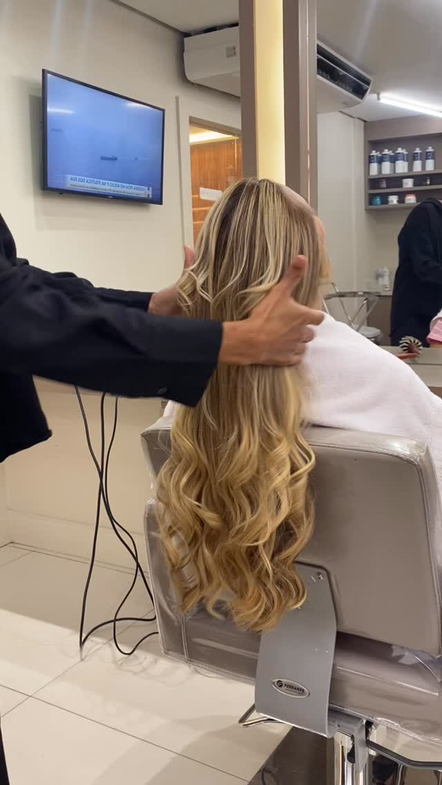 “soft blonde energy“
.
.
.
.
.
.
#HairAracaju #LoiroIluminado #CabeleireiroAracaju #BelezaAracaju #hairluxury