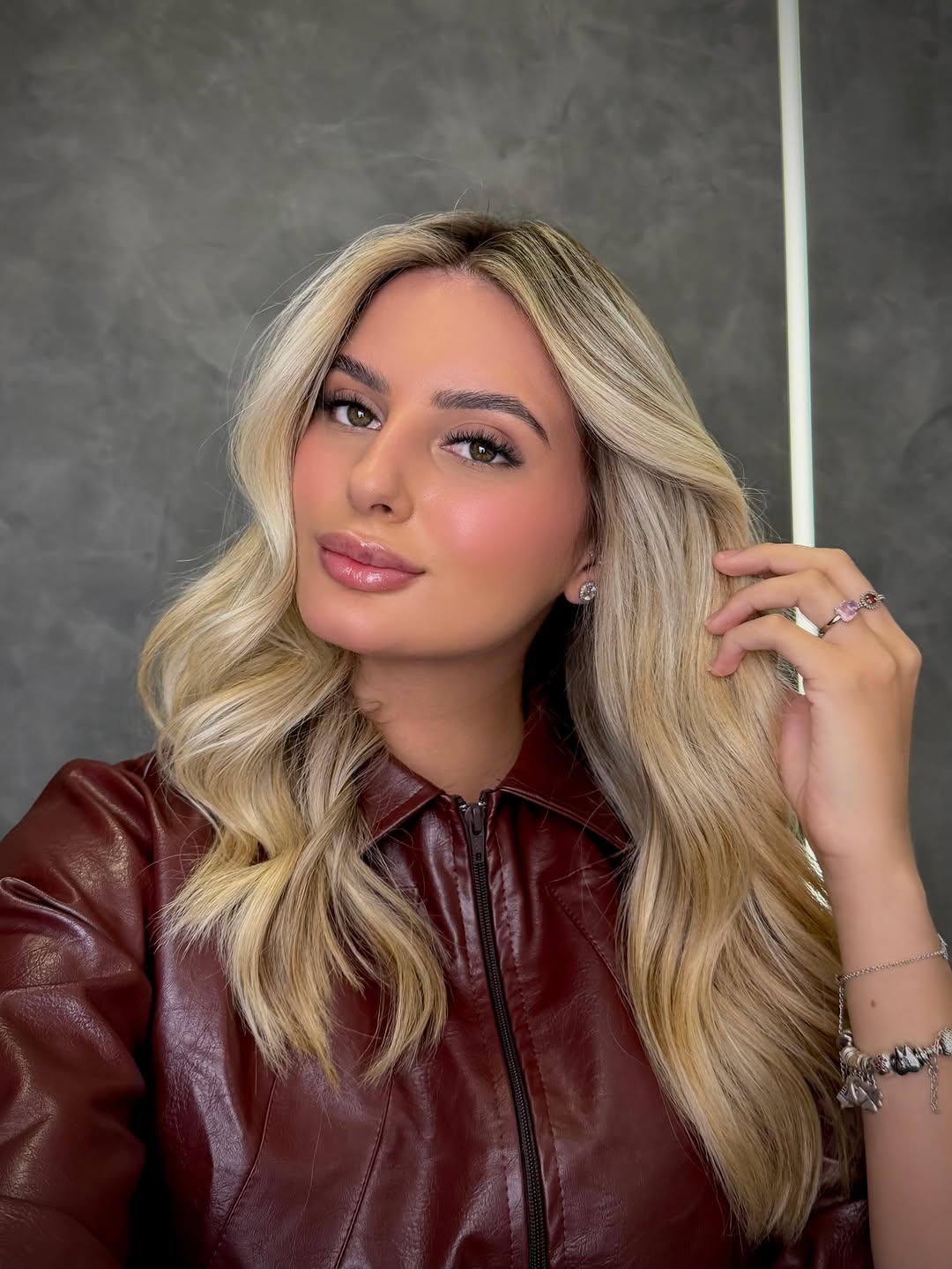 Loiro retocado com sucesso. 👱🏻‍♀️✨💛
• @salaouniquegarden