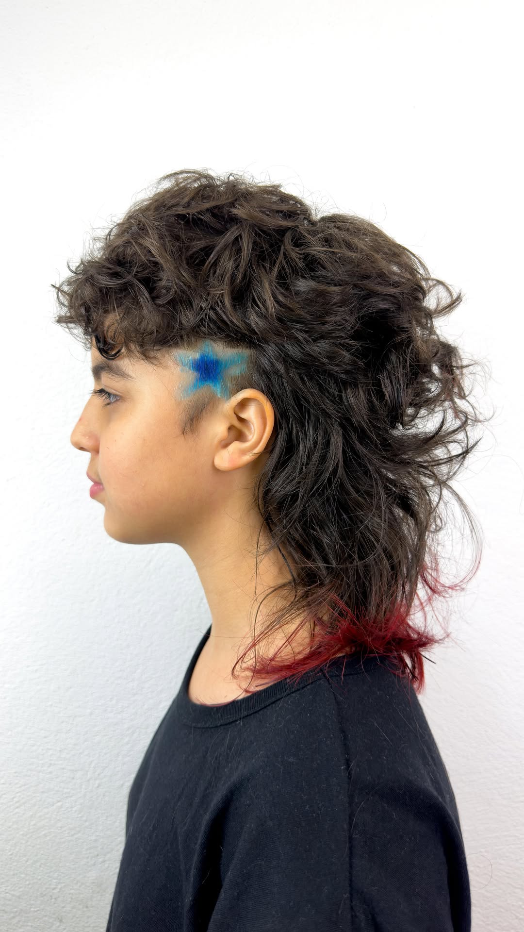 Mini chique acidental ⭐️💫🌠

quer ser chic? vai no link na bio! 

#unitedbyshorthair #elevatehair #queerhair #mullethair
