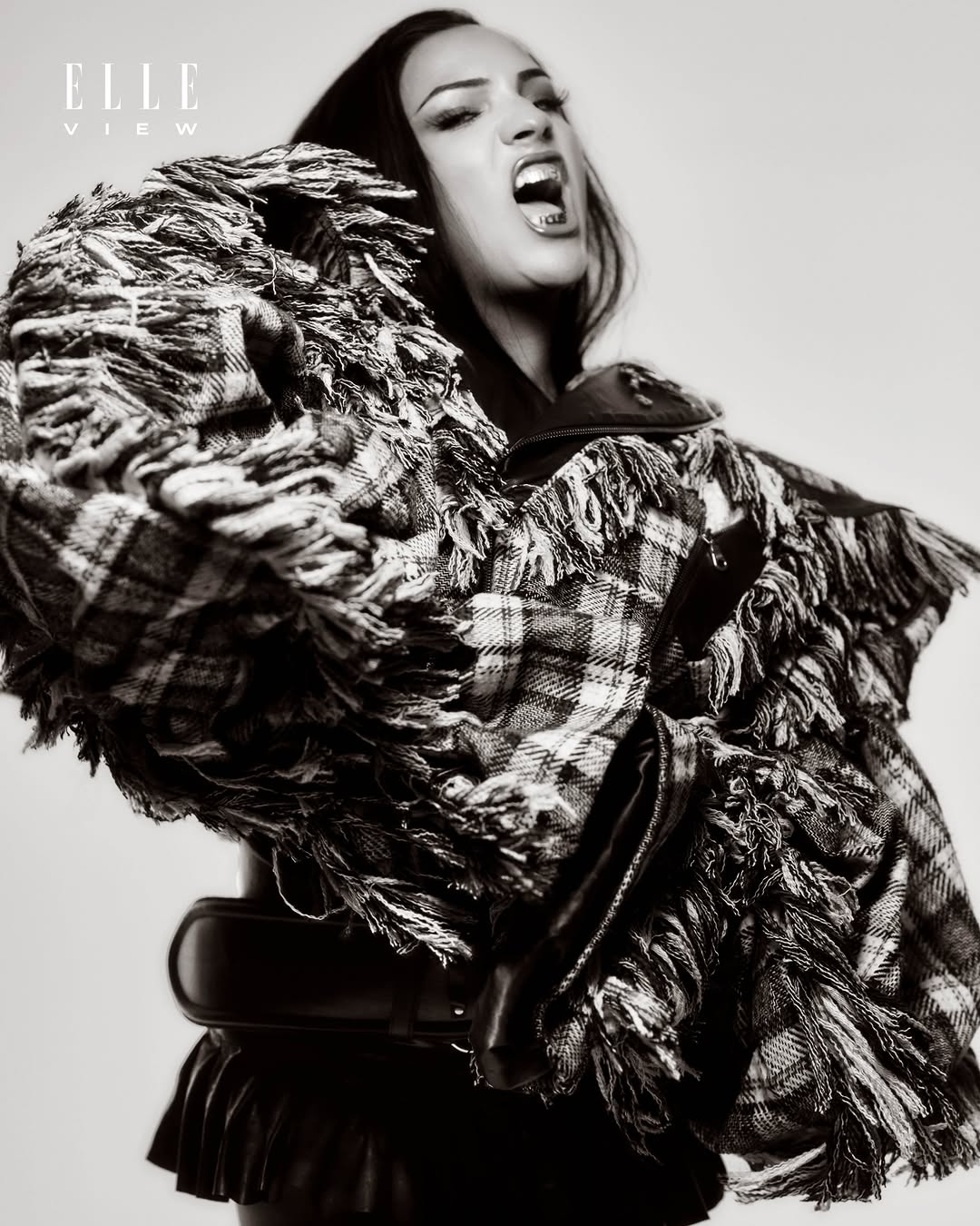 styling para @vitapereiraa @ellebrasil 🖤
wearing coat, boots and belt @arafa.aran latex skirt and gloves @cecehamali thanks @matheusrodes @stage_gang ph @hudsonrennan