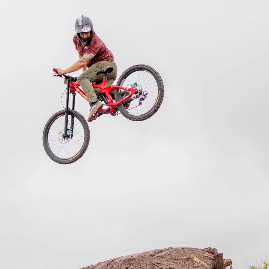 Um pouco do que foi esse evento animal no @ctdorancho . Muito bom poder voltar a andar de bike depois de um ano e quatro meses sem andar, e não poderia ser melhor, andar na presença de pessoas tão especiais e em um evento tão divertido. Me sentindo bem na bike agora é só questão de tempo. 

Obrigado pelo convite e por toda dedicação @geematos , evento animal🤘🏼

Obrigado pela parceria e loucura de ter ido junto @willianzoz 😬

Obrigado também por sempre estar comigo me apoiando e tomando conta 