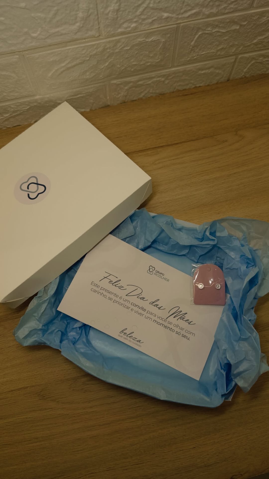 dia de cuidar de quem cuida de mim a vida inteira… 
porque ela merece o mundo 💌 

presente de dia das mães com um momento de autocuidado na clínica @grupoacolherpb e aproveitei pra fazer o retoque da minha rinomodelação 

nosso girls day foi incrível e às vezes só precisamos de momentos assim com quem amamos né? 🥹 
obrigada @grupoacolherpb por cuidar da gente com tanto carinho! 🤍

#reels #diadasmāes #girlsday #botox