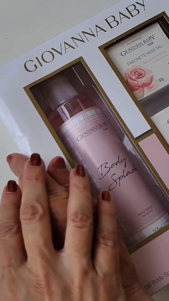 Tem presentes que a gente compra…
e tem presentes que fazem a pessoa se sentir especial 💖✨

Os kits da [Giovanna Baby] (https://www.giovannababy.com.br) têm aquele cheirinho de carinho, autocuidado e memória afetiva que abraça a gente 🥹🌷

E o melhor?
Vale para presentear alguém que você ama…
ou para finalmente se escolher também 😏✨

Porque às vezes o presente do Dia das Mães também pode ser pra você 💕
.
#viral
#diadasmaes2026
#giovannababy