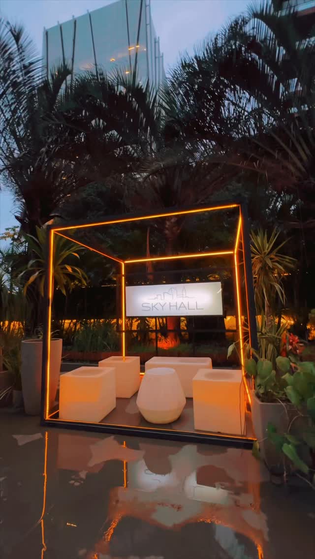Ir até o Sky Hall Terrace é uma experiência inesquecível! 

Tudo que a gente experimenta, a gente quer de novo… 

Você que me segue, me conta: quais experiências vocês querem ver? 

#review #sp #restaurante #lugares #comida