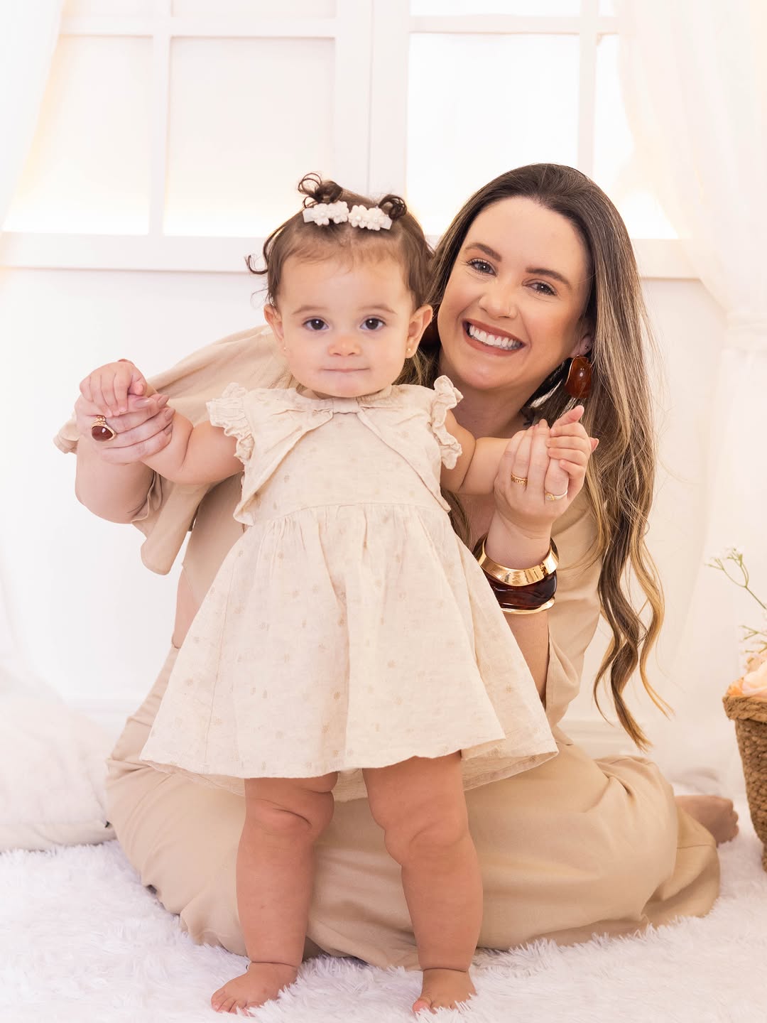 Ser sua mãe, Helena, é o maior presente que Deus me deu. 

Hoje celebro o Dia das Mães com você nos meus braços, e o coração transbordando de amor, gratidão e propósito.

Você me transformou, me fortaleceu e me ensinou o verdadeiro significado de amor incondicional.

Que eu seja todos os dias a mãe que você merece… e que nunca nos falte amor, cuidado e a proteção de Deus.

Meu colo é seu lar, hoje e sempre. ❤️

__________________

📸 @leticiapiresfotografia