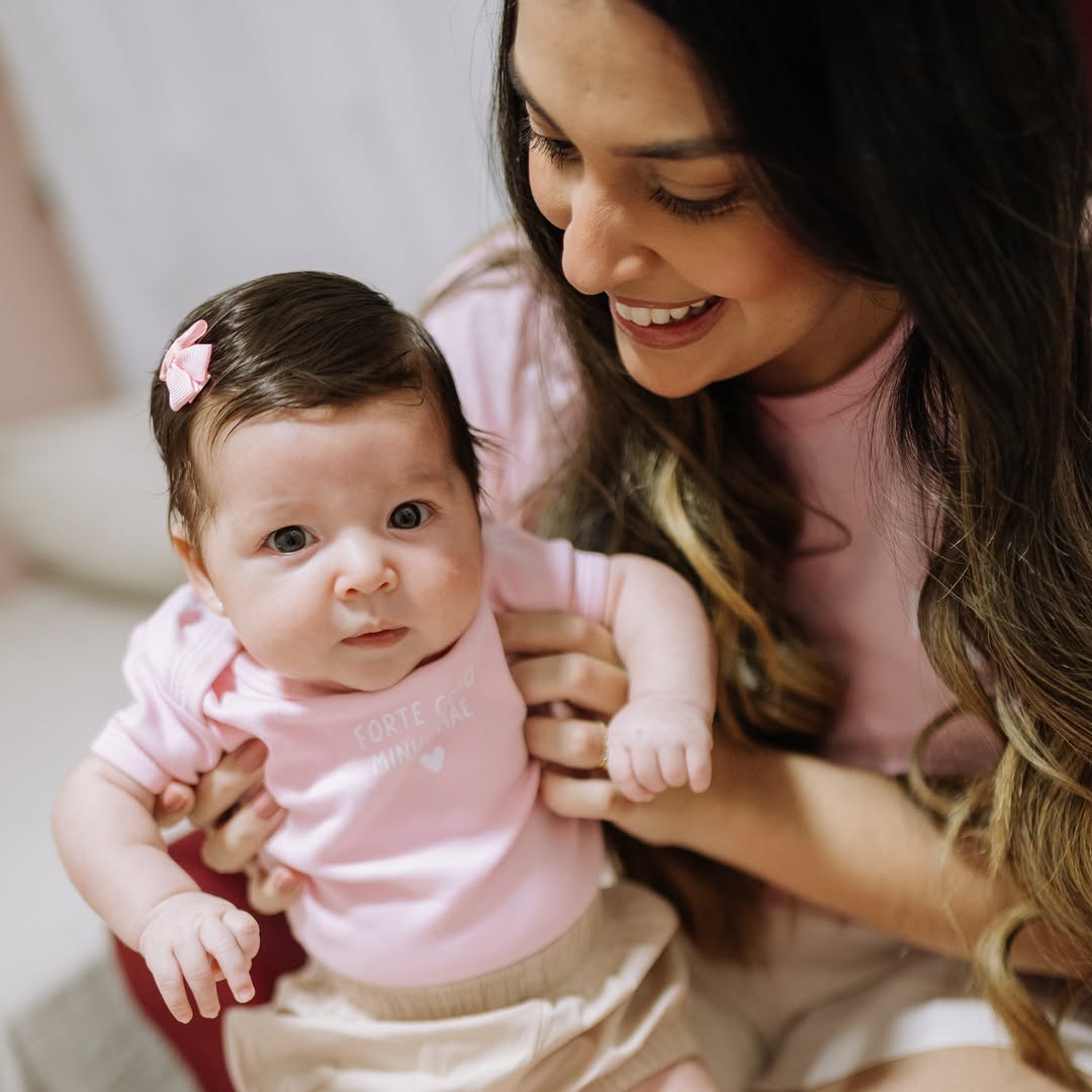 Prometo ser colo quando você precisar. 
Vou ensina - lá a amar Jesus.
Criar nossas próprias tradições. 
Estar com você em todas as suas primeiras vezes.
 
O meu maior presente sempre vai ser você, Maria Luísa! 🩷✨