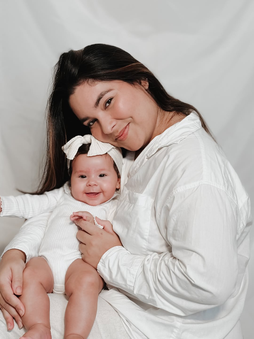 O amor mais visceral e profundo que já conheci. Você me deu o título que mais desejei receber. Que privilégio é ter você, minha filha.
Ser sua mãe é, sem dúvida, o maior privilégio que Deus me deu nesta terra.

Com você, experimento todos os dias um pedaço do céu, graça do Senhor revelada na minha vida. 

A mamãe te ama pra sempre 🤍