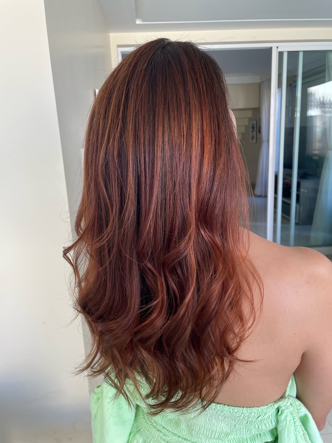 ✨Tem cabelos que chamam atenção.
E tem cabelos que deixam presença.

Brilho, profundidade e um cobre sofisticado na medida certa. 🤎

📍Agendamentos via direct.
.
.
.
.
.

#HairAracaju
#BelezaAracaju
#MorenaIluminada
#CopperHair
#ruivoacobreado