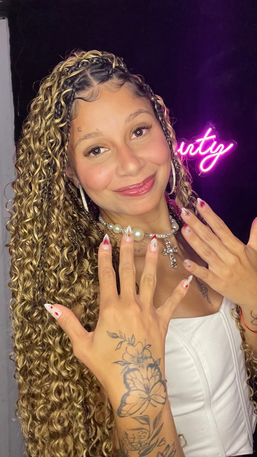 E o salão @rosasbeautycenter que me deixou loiríssima ? O trampo perfeito de Boho Braids da @negonaaaa_ me deixou assim 🐆🐆🐆

Se eu te contar que esse salão, que realiza todo tipo de técnica + maquiagem profissional fica a 5 minutos do Terminal Grajaú você acredita ? 
No precinho, já sigam muito pra garantir o horário de vocês ❤️ 

@rosasbeautycenter @negonaaaa_ 🤝❤️
📍 Rua Lagoa da Tocha, 750 (Jardim Icaraí - 5 minutos do Terminal Grajaú) 

#tranças #bohobraids #braidswithcurls #grajausp