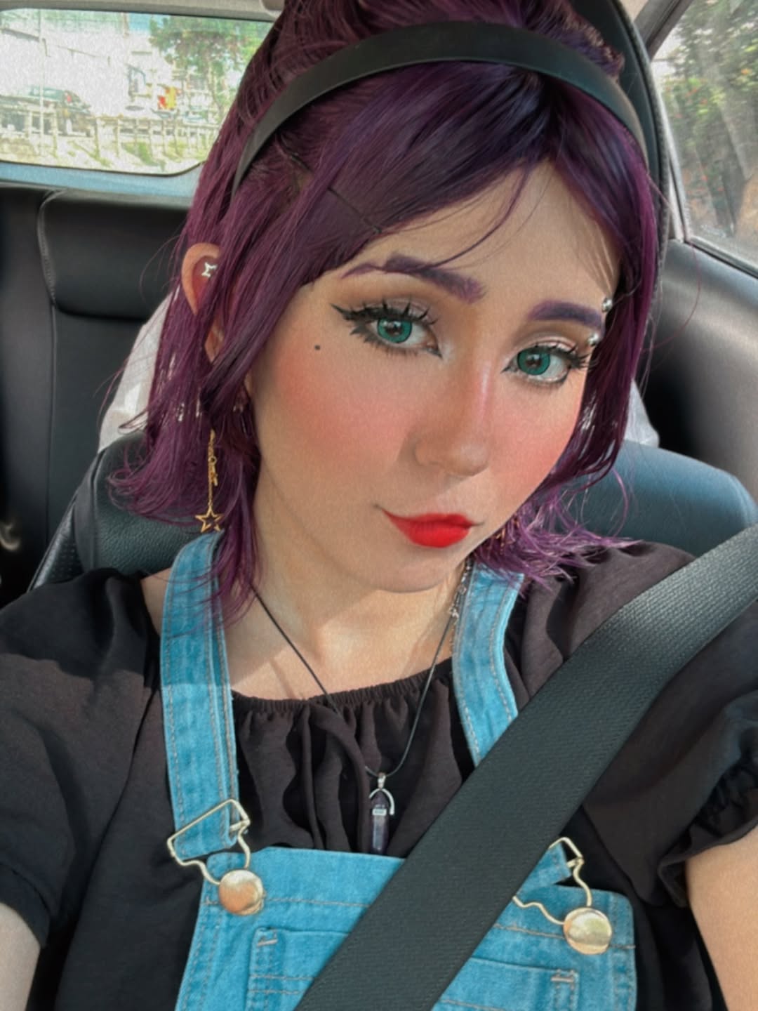 hoje é aniversário da minha princesinha Lila Bonelli 💜🎉
o tempo passa tão rápido né, parece que foi esses dias que ela tava lá com o pé preso 🥲 
mas até hoje fico muito feliz com o carinho que vocês tem por ela! 💜✨ 
(inclusive a estampa dela que eu desenhei ainda tá a venda lá na @uselolja viu, aproveitem!)
#ordemparanormal #natalmacabro