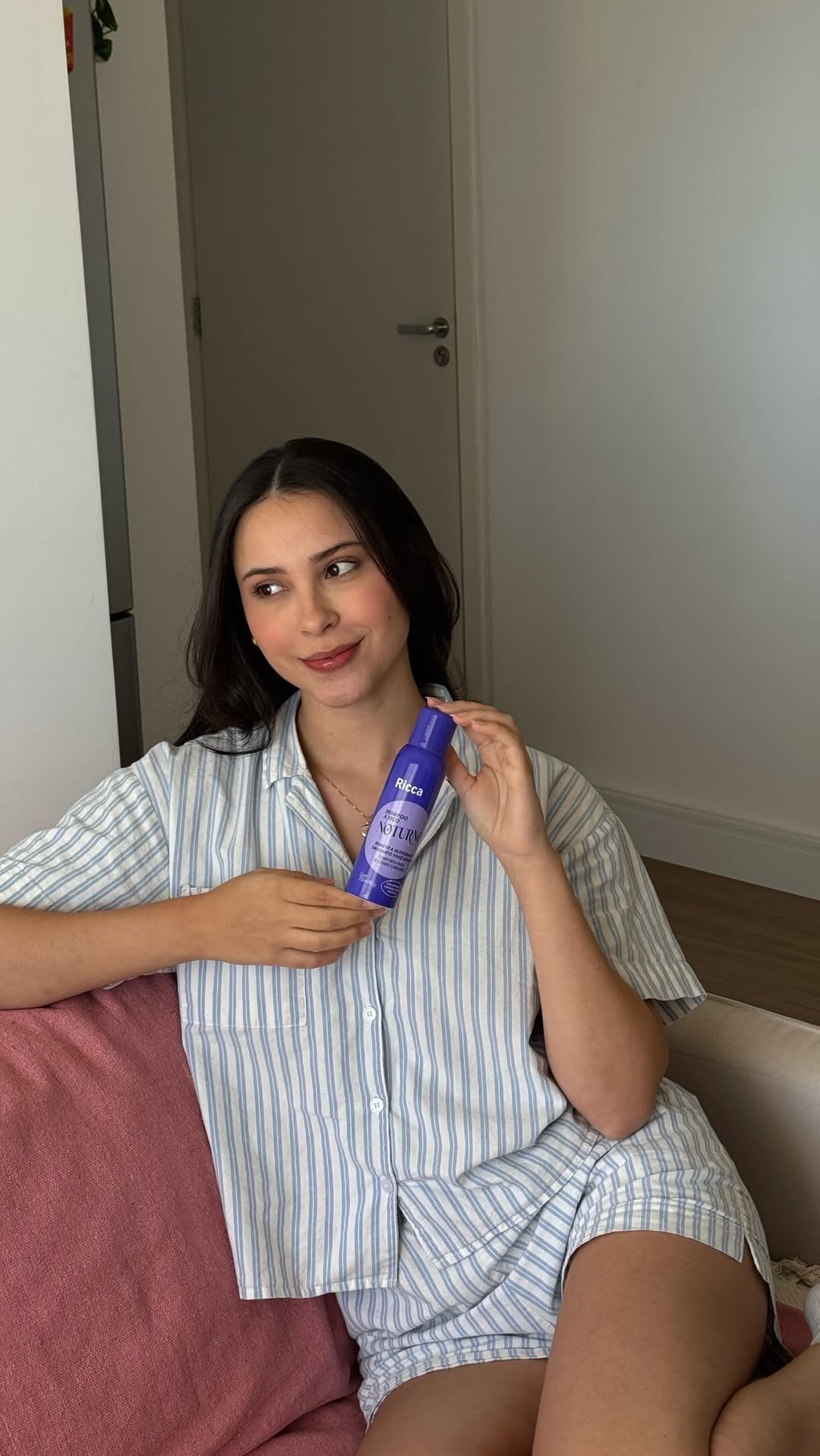 Minha manhã ficou mais prática graças a @mundoricca e o shampoo a seco noturno, que, além de ter cheirinho que acalma, deixa o cabelo lindo para o dia seguinte!
🫧⭐🩷

Publicidade