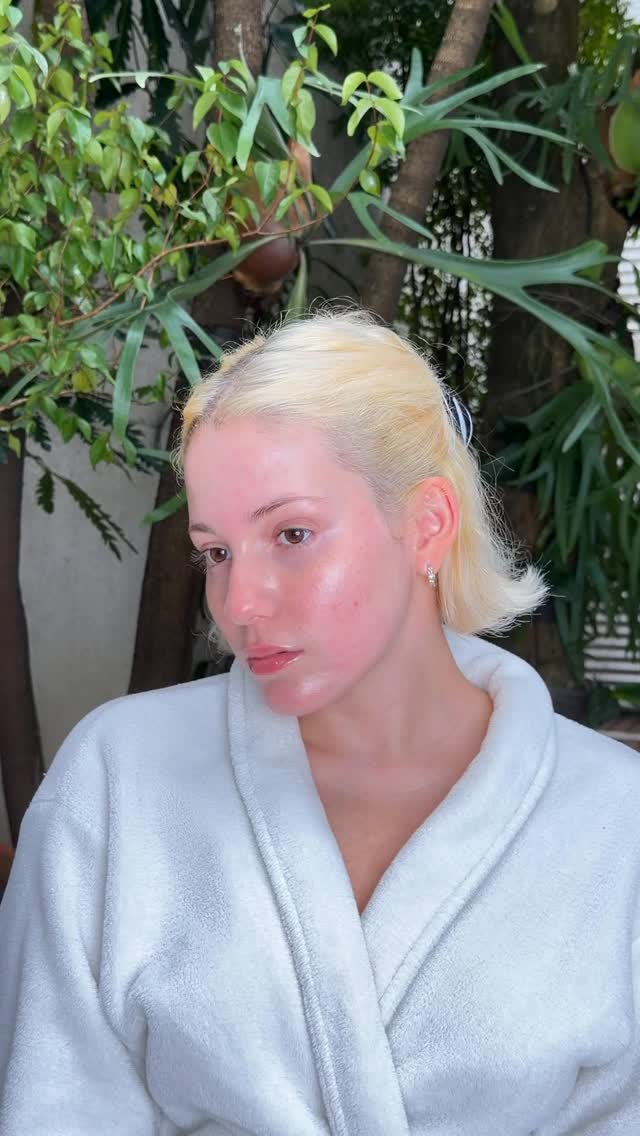Minha skincare da manhã tomando roacutan 💙

Produtos usados: 
- Bioderma Atoderm Gel Douche @biodermabrasil 
- Sérum Olhos Anti-Idade Vichy Liftactiv Colágeno Specialist 16 @vichybrasil 
- Ampola Facial Skin1004 Centella Ampoule @skin1004brasil 
- Creme Reparador Avène Cicalfate+ @avenebrasil 
- La Roche-Posay Anthelios UVAIR FPS 60 Sem Cor @larocheposaybr 
- Máscara Labial Laneige Lip Sleeping Mask @laneige_us @sephorabrasil 

#skincare #roacutan #skincareroutine #peleacneica #pelesaudável