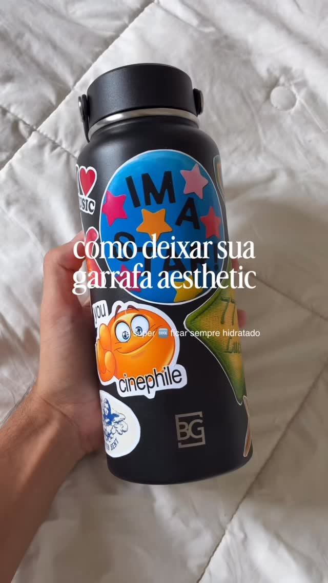 vamos personalizar nossa garrafa de água para romantizar beber mais água 💧⭐️

a minha garrafa é da @bagaggio , modelo dual com alça de inox, 900ml :)🏷️ Temos cupom: AUDI10, água geladinha o dia inteiro!!

link da garrafa é da cartela de adesivos para imprimir em casa no grupo de transmissão na bio 🧶

#hidratação #beberágua #aesthetic #autocuidado #selfcare