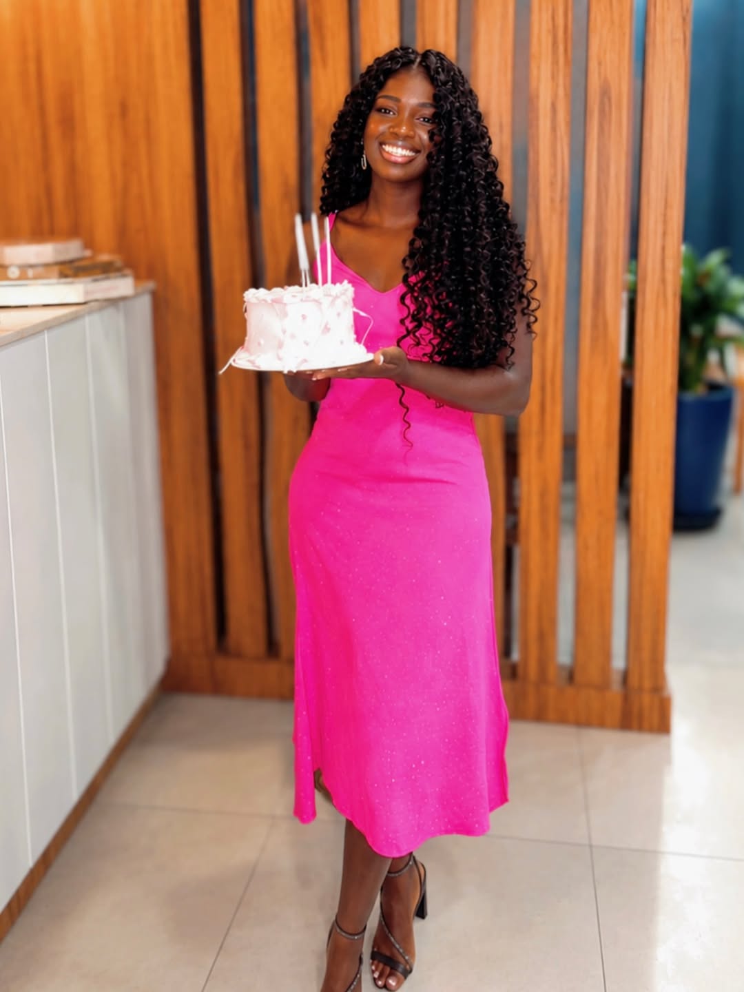 Happy Birthday to me. 🥳💐💖
Obrigada Deus, por mais um ano de vida um novo ciclo que se inicia . Que eu possa viver, amar, evoluir e aproveitar cada instante dele.🙏🏾🥰