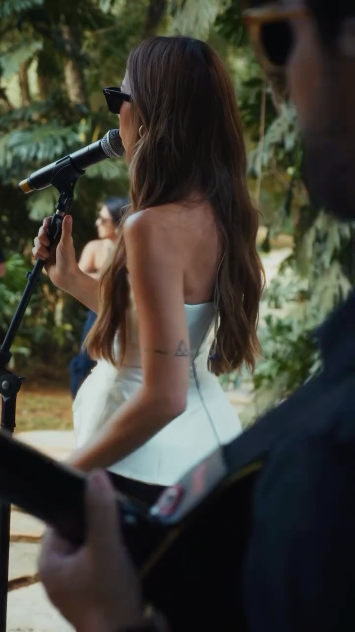 Alegria cantar para vocês @lauranunesmesquita @marciomassaud ❤️ obrigada pelo convite!!

Banda 
@marcustecla 
@andrehdcarvalho 
@heltonlima 
@hiltonlimaoficial 
@felipefantoni 

Styling @anagsarmento 
Video @pedrogibram 
Sapato @annabarroso
Produção @amarcelafaz @_flores_sendo 
Técnico de som @lucas.latalisa