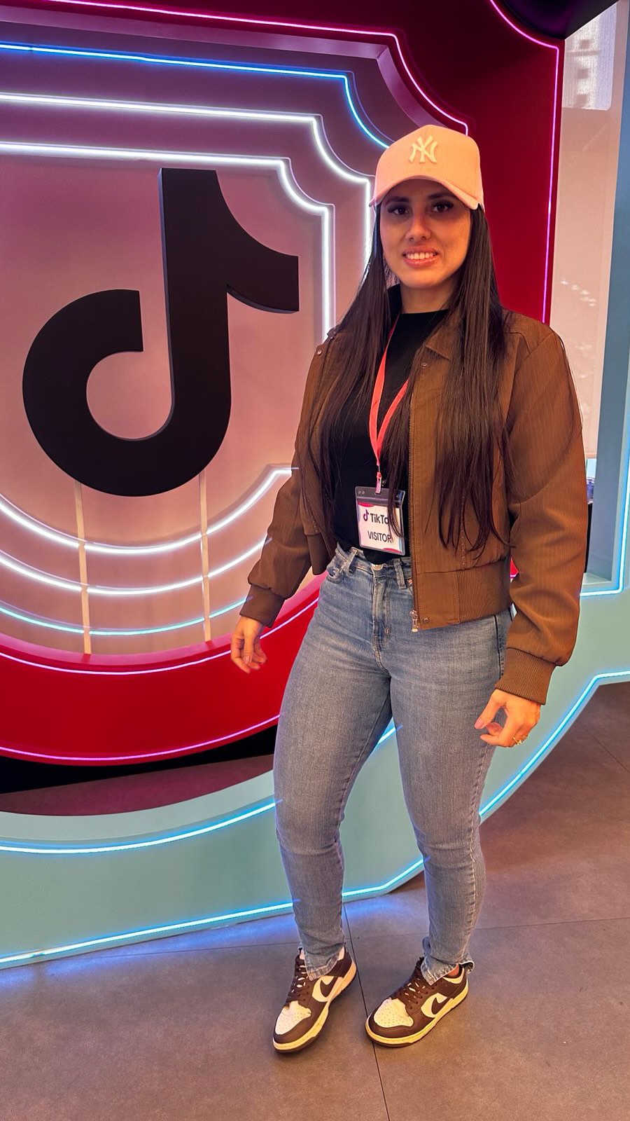 3 meses atrás eu só tinha um tripé e um sonho… hoje estou vivendo conquistas que emocionam meu coração. ✨Cada pessoa que ficou na minha live e que acompanha, me fortalece sabe que não é fácil, agradeço a quem me apoia e acredita em mim. Você fez e faz tudo isso acontecer.
.
.
Essa visita ao @tiktokbrasil não é só minha conquista… é de cada pessoa que caminhou comigo até aqui, que mesmo em dias difíceis faz pega no meu pé continua segue não desista. 🤍

#tiktokbrasil #tiktok #fypシ❤️💞❤️