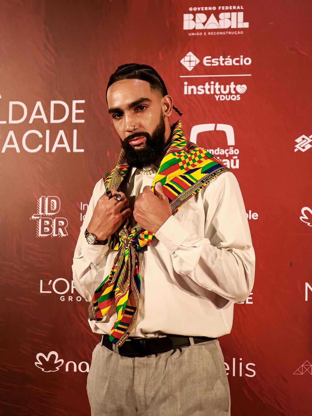 Prêmio SIM à Igualdade Racial • @id_br @africanizeoficial @muudframe 

Um dia que me deixou a sensação de que foram vários dias, diversos sentimentos e emoções me envolveram ontem, dia 13/05, dia da abolição da escravatura no Brasil, nos relembra a necessidade de mais espaços e plataformas como essas, para que possamos viver, para além de existir ou resistir. Felizmente, vivemos um dia de celebração à diferentes culturas e corpos, todos juntos e sonhando com novas formas impresindíveis de viverm