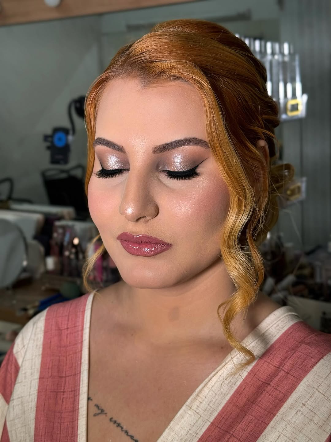 Cliente maravilhosa de ontem 👄💄✨

Na correria dos atendimentos quase nunca consigo registrar minhas clientes… mas ontem tivemos um tempinho entre um atendimento e outro e consegui fotografar essa maquiagem linda feita para essa cliente maravilhosa, que foi madrinha de casamento 💍✨

Uma produção elegante, marcante e na medida certa para um momento tão especial 🤍

@gigoularts