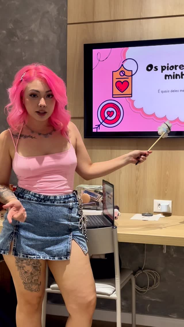 A noite do powerpoint com as meninas foi uma ótima ideia kkkkkkkk 
#Noitedopowerpoint #humor #noitedasgarotas #girlsnight #ideiasderole 

Qual dessas apresentações você assistiria até o final!