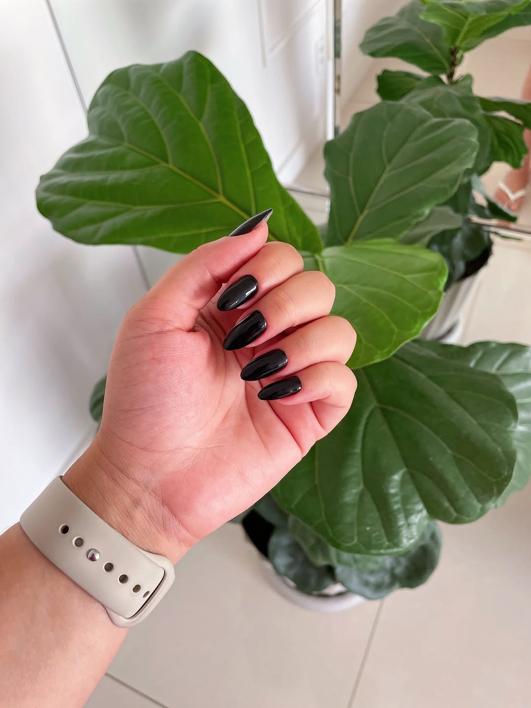 A unha do mês 🐈‍⬛✨
.
.
.
.
.
.
.
.
.
.
.
.
.
.
#unhas #unhadegel #nails #esmalteemgel #girls