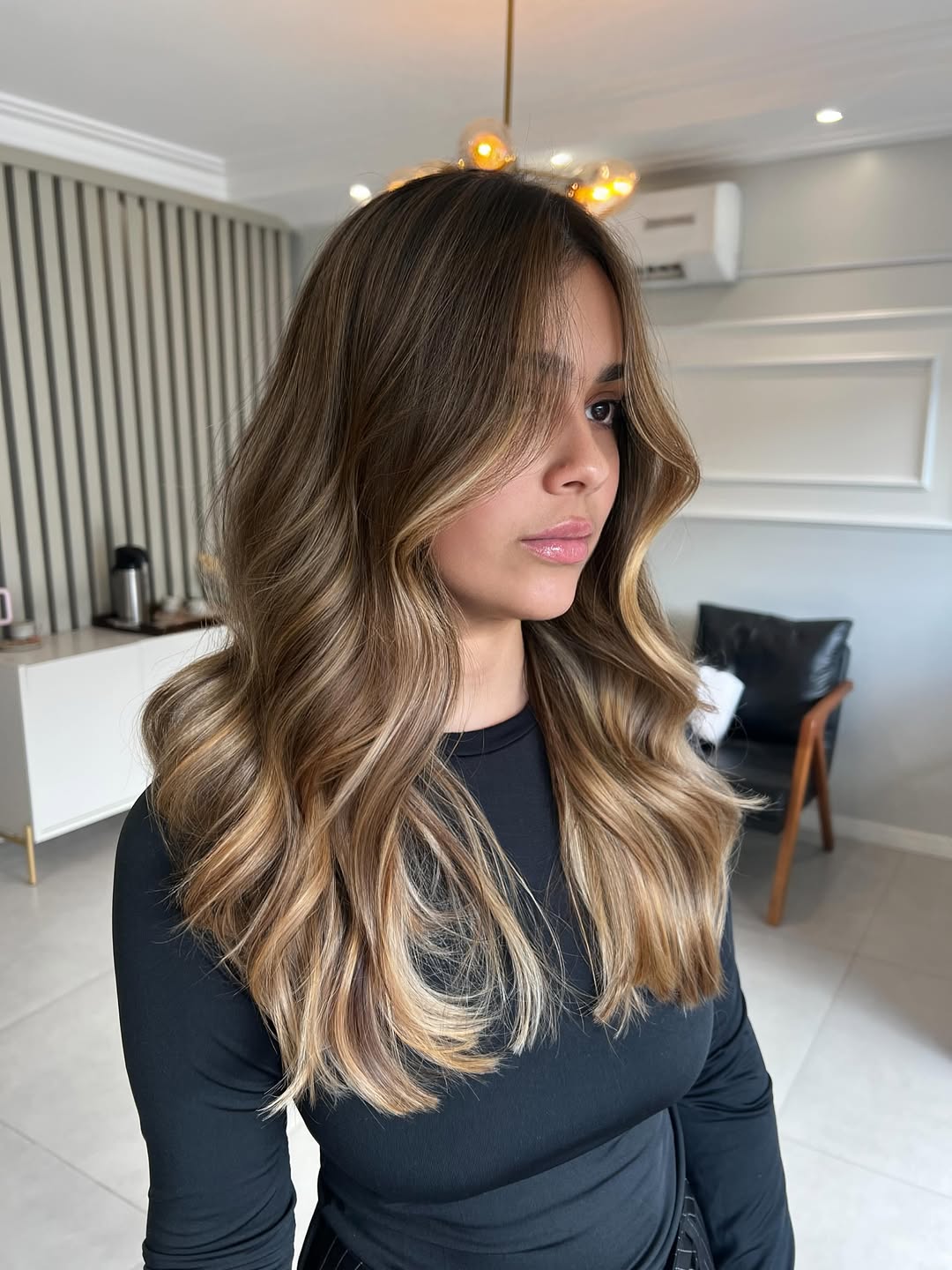 A inspiração que faltava para você agendar o seu horário! Com @kpro_oficial 

#cabelo #mechas #morenoiluminado