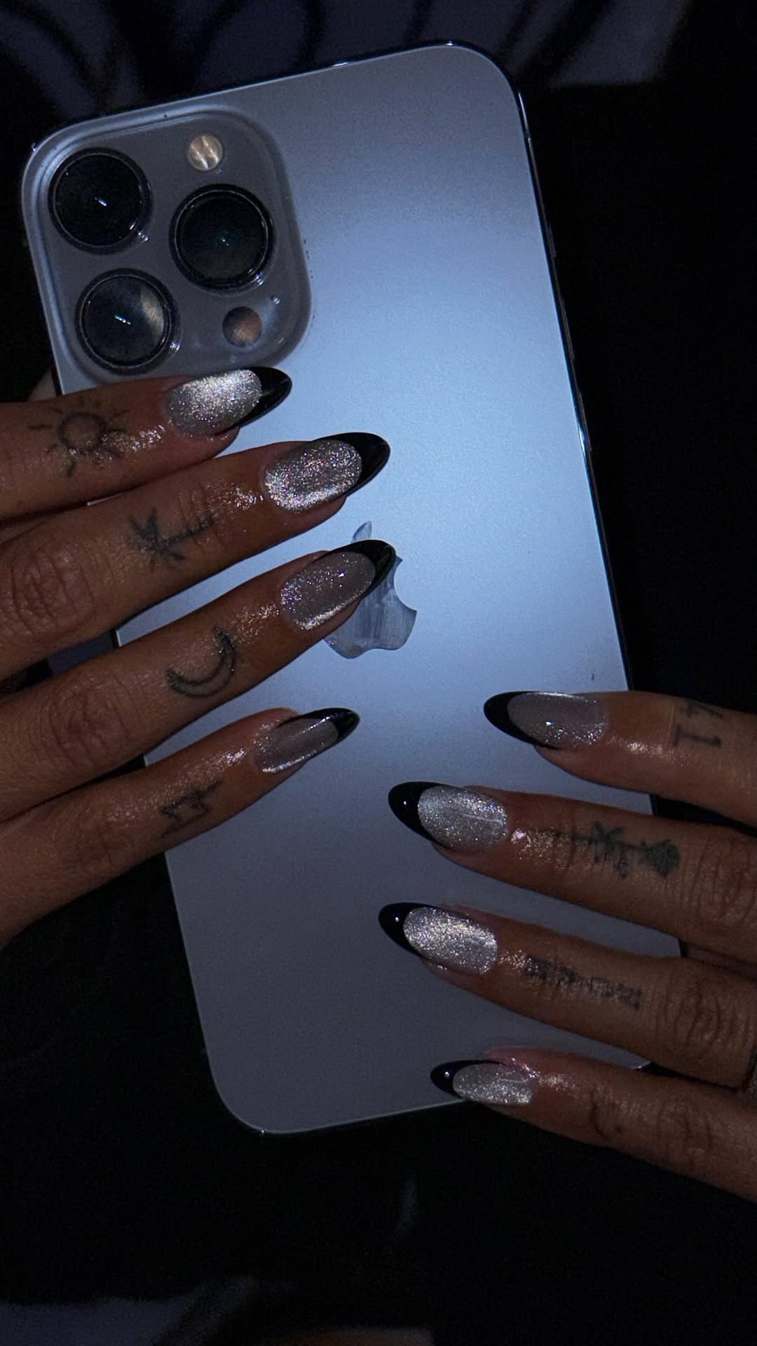 Agora sim com unhas belas 🩶✨

#nailtransformation #nailartist #nailsinspiration