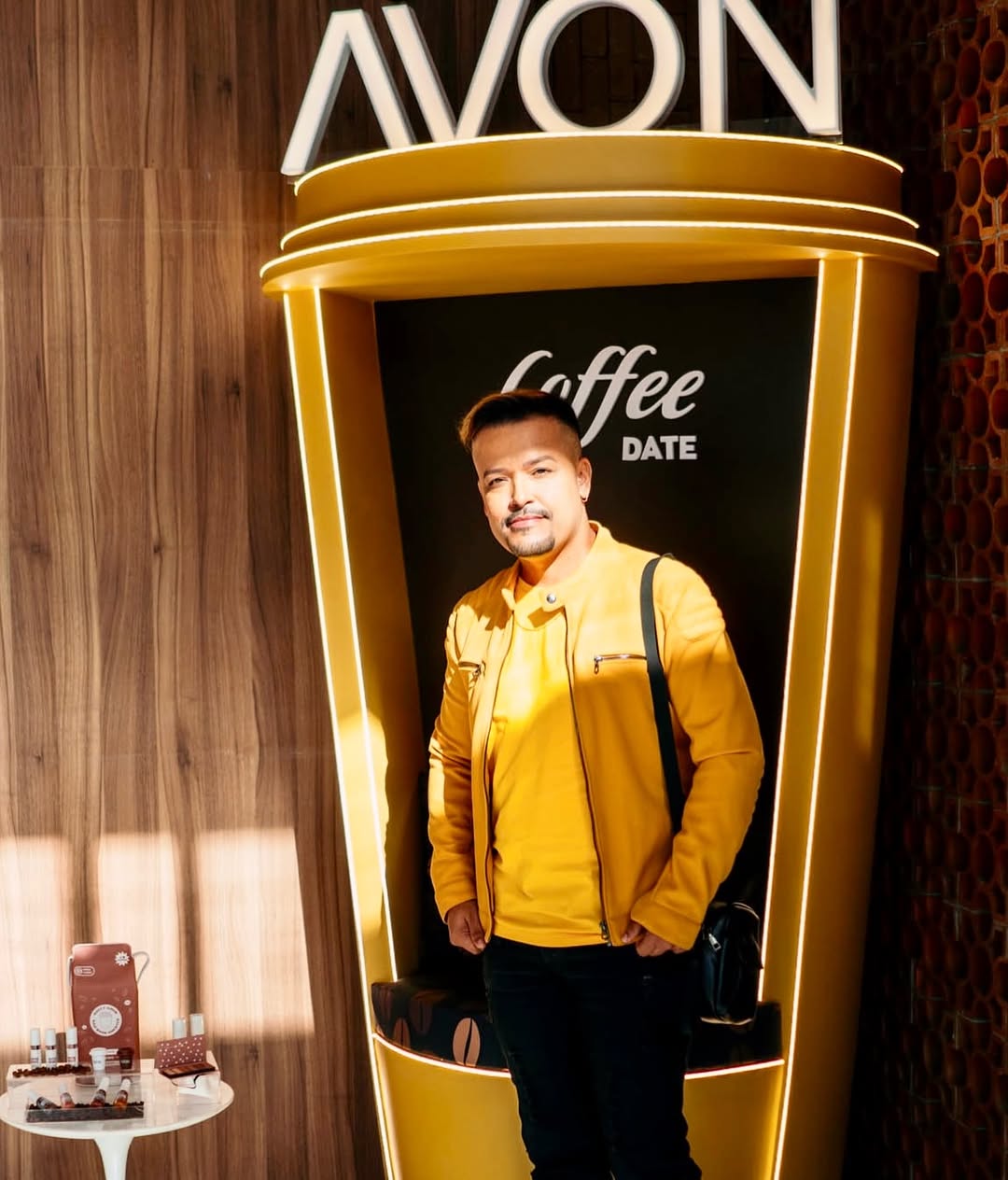 OBRIGADO DONA @avonbrasil PELO COFFEE DATE!✨☕️🤎✨ 
Obrigado pelos click maravilhoso 
📸: @gabrielmarquesfotografia 

#avoncoffeedate #avonbrasil