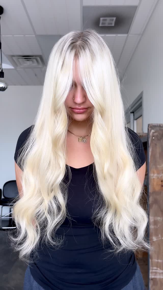 ✨🤍☁️ MARSHMALLOW CREAM ☁️🤍✨

a blonde so dreamy, you feel like you’re in the clouds. 
.
.
.
.
.
#platinum #blonde #blondehair #cthair #cthairstylist