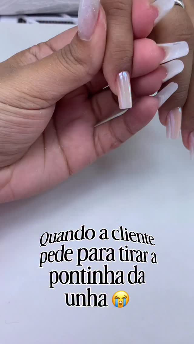 Momento que a Nail designer chora, mas faz oque a cliente pede para o conforto dela 😂❤️