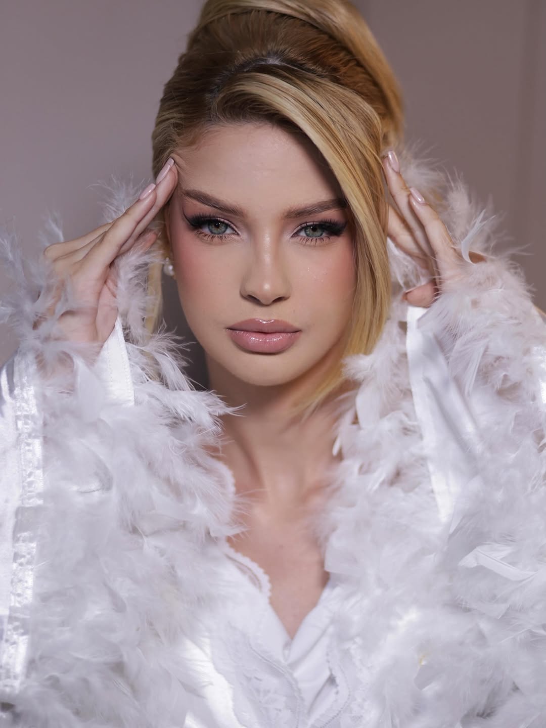Dump dessa produção de tirar o fôlego 😮‍💨

Beauty @rebocadabb 
Hair @marinaalbuquerque._ 
Face card @dra.vitoriaazevedo