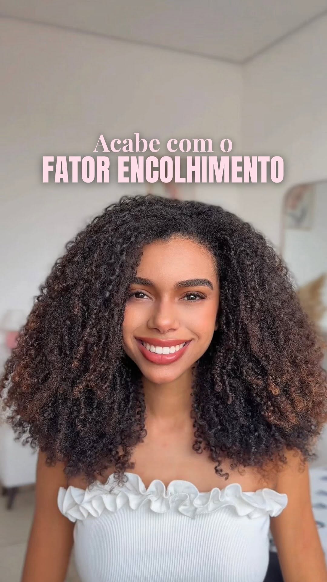 Eu sempre faço isso com o meu cabelo quando quero tirar o fator encolhimento pós finalização ✨ 
Você pode deixar por 30 minutos ou até dormir com o cabelo assim. 🌸