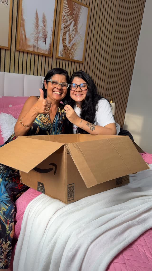 Mês das mães e tudo que a @amazonbrasil enviou de presente pra minha 🧡✨

Presentear quem você ama sempre é em qualquer época do ano! E lá vocês encontram todos esses produtos perfeitos e com entrega rápida 🤌🏻

Será que ela gostou? 😌 

#amazoninfluencers @amazoninfluencerprogram