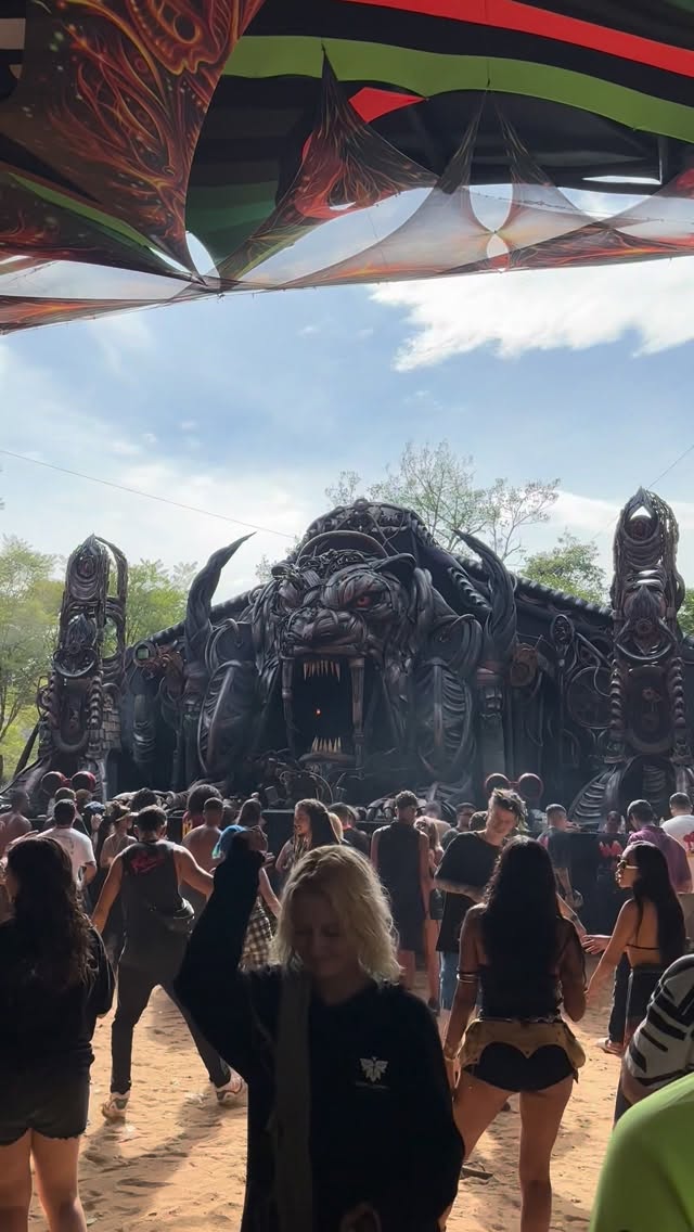 Aquarius Orb playing "Feel Glitchy Inc." collab with Space Alchemist at Masters of Puppets BR
.
.
.
Track included on Space Alchemist & Friends Album - Poison
Release tomorrow 22/05 at Resina Records