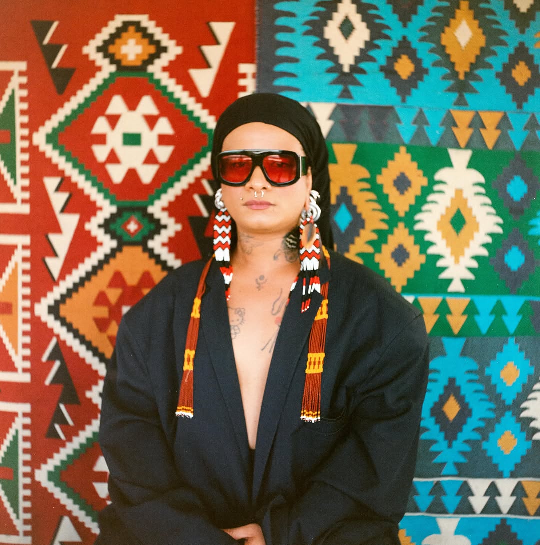 “ Dançando Com Hatshepsut “ 
Amanhã é sexta-feira! Dia de celebrar. Liberei pra vocês a faixa Dançando Com Hatshepsut do meu próximo EP Filha de Abya Yala, Herdeira de Kemet no Bandcamp da Perfecto Estado. É de graça pra escutar e quem fizer o pré-save do álbum já vai receber o download instantâneo. Link na bio. E te vejo na pista! 

Esse final de semana temos um encontro marcado na virada cultural :

Primeiro no @showmentaum da @clementaum 
E depois tem dance na @goptun 
Tudo na rua de graça ❤️