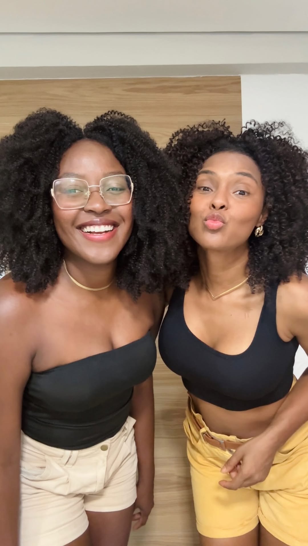 Olha o abuso dessa garota! 🤯🤣🤣

Agora ela não vai me dar paz mais com esse cabelo! 

Mas tenho que admitir que a bixaa ficou lindas demais. 🥹💕

O entrelaçado tem esse poder, de te deixar maravilhosa com muita naturalidade, dependendo do acabamento do profissional, claro! 💅🏿💖

Aqui no Melanina o nosso acabamento é focado em naturalidade, durabilidade e praticidade nos cuidados.

Se esse é o seu objetivo, você encontrou o lugar certo! 🤎

video: @thejacy 

#entrelace #tranças #crespos #cac