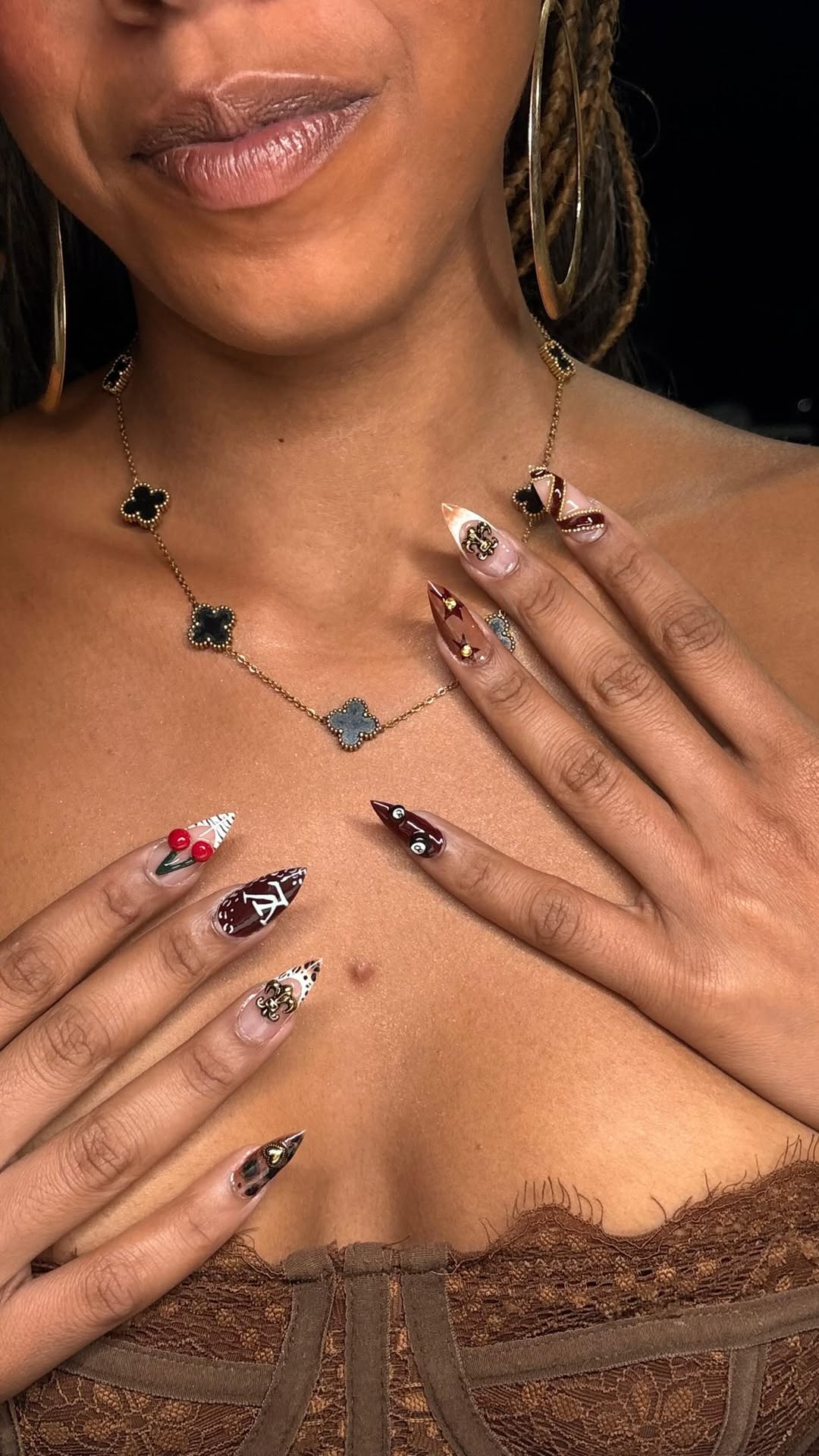 💅🏽Baddie Nails 💋, já segue a página @c.adesignes se você gosta desse estilo para ter mais referências de unhas! 
.
.
.
.
.
#brasília #distritofederal #baddienails✨💕💎 #nails #explore