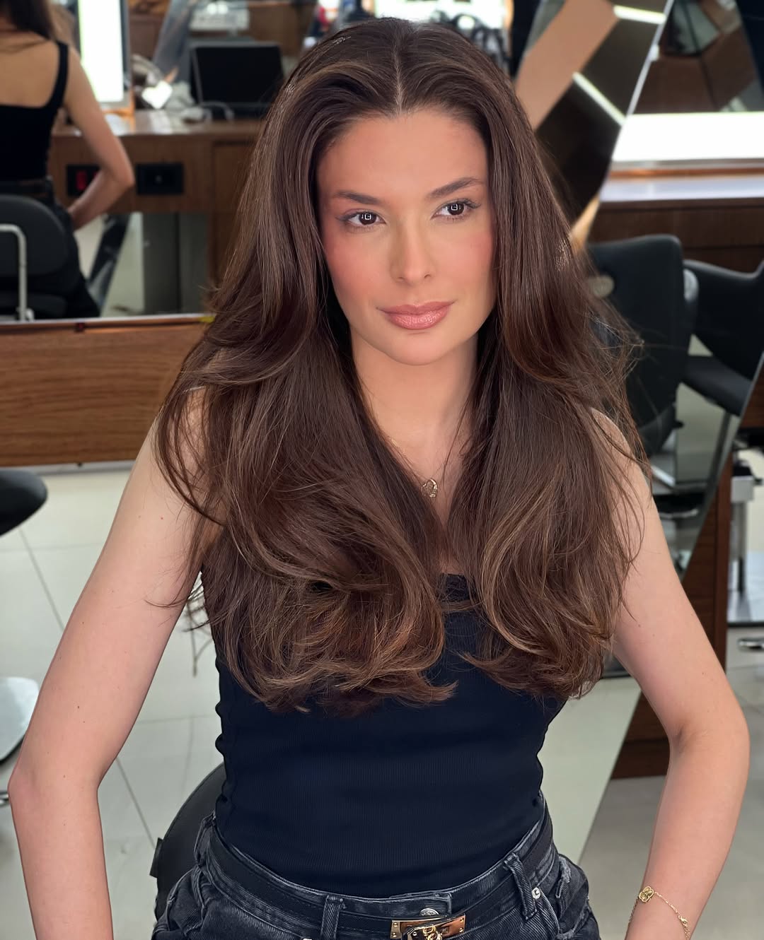 De loira para morena. Colorista @hairby.bruno