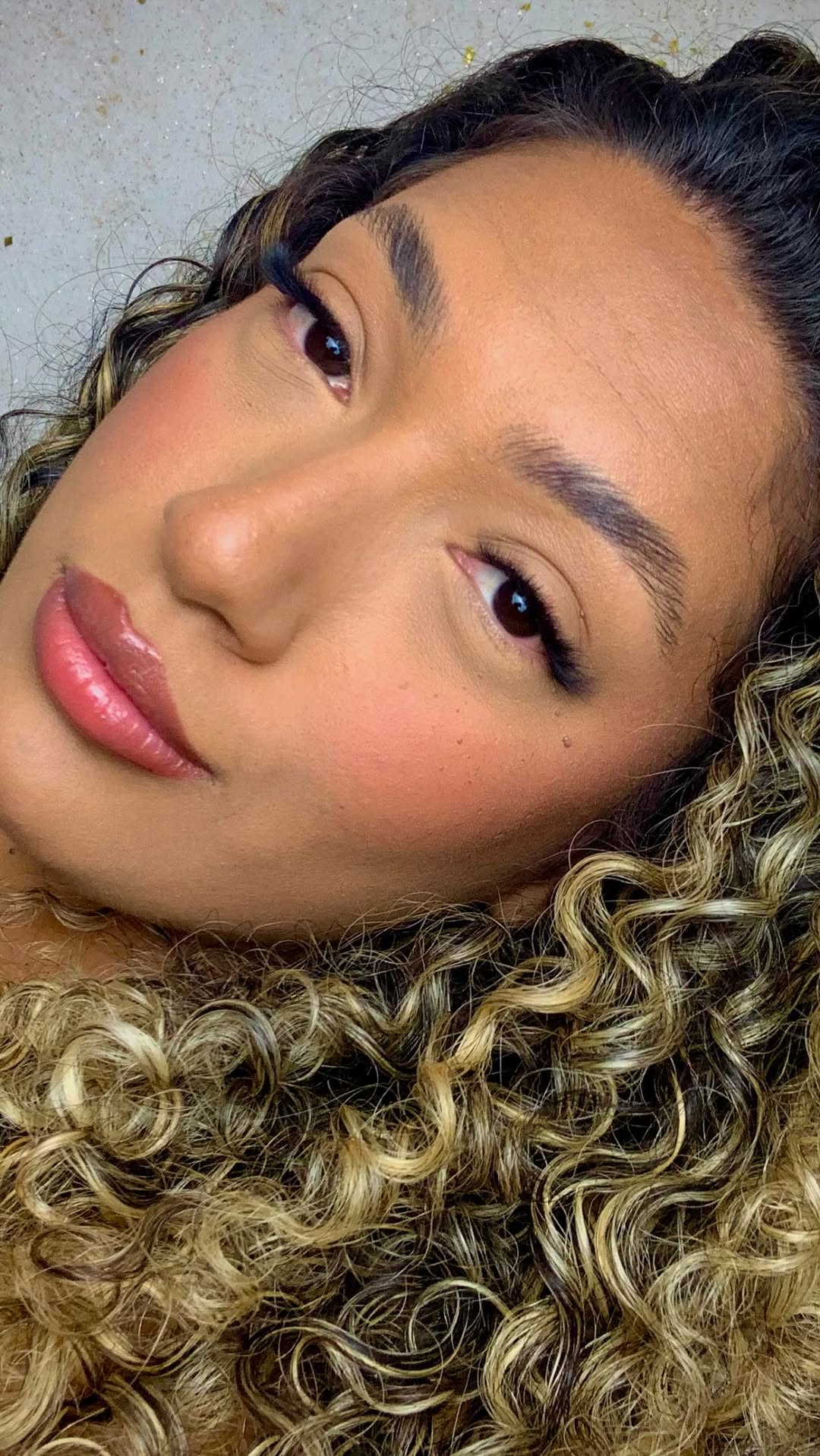 Autoestima renovada com a @bythainaoliveira 🤎✨
Fiz minha extensão de cílios e brow lamination com a diva e estou 💕 apaixonada 💕
*parceria
.
.
#cílios #browlamination #fy #foryou