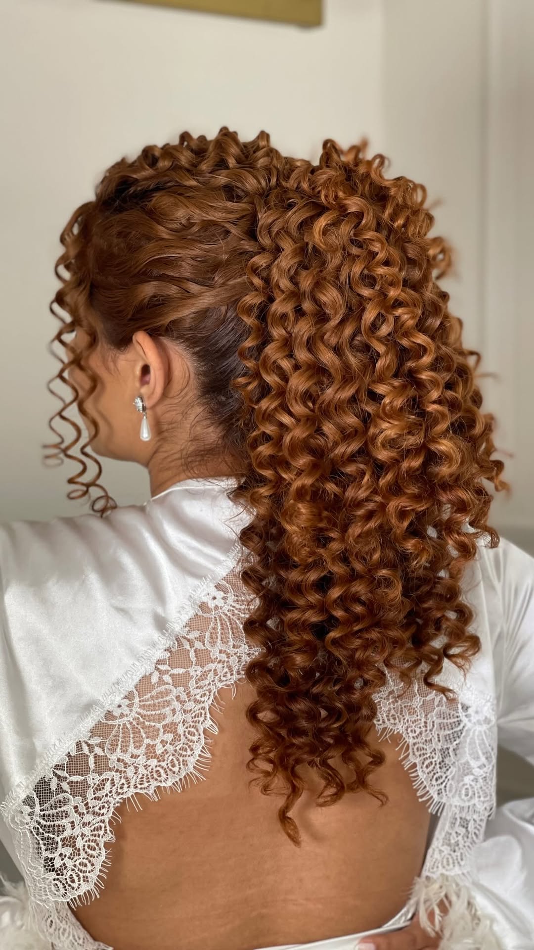 Valorizar os cachos naturais muda tudo✨

@hadazaa 
@carolinamiguel.beauty 

#penteados #cacheadas #penteadoscacheados #penteadodenoiva