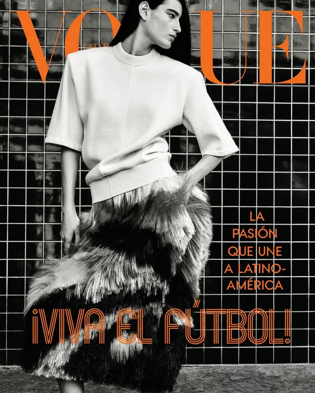 @voguelatam cover with my babys @luizaperotee @sheilabawar 

Fotografía: @llufre
Realización: @valecollado
Peinado y maquillaje: @cruzespaulo
Diseño de set: @jeanlabanca
Producción: @thelmaflores @brunopodes
Directora de casting: @morgansenesi
Modelo: @luizaperotee
Head of Editorial Content: @karlamartinezdesalas