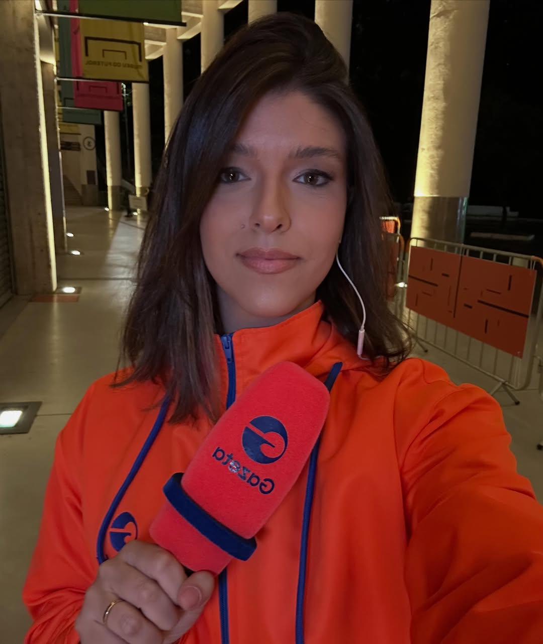 novo cabelo + novo casaco + novo microfone + o trabalho de sempre que cansa e eu amo
😬

#jornalismoesportivo #newcuthair