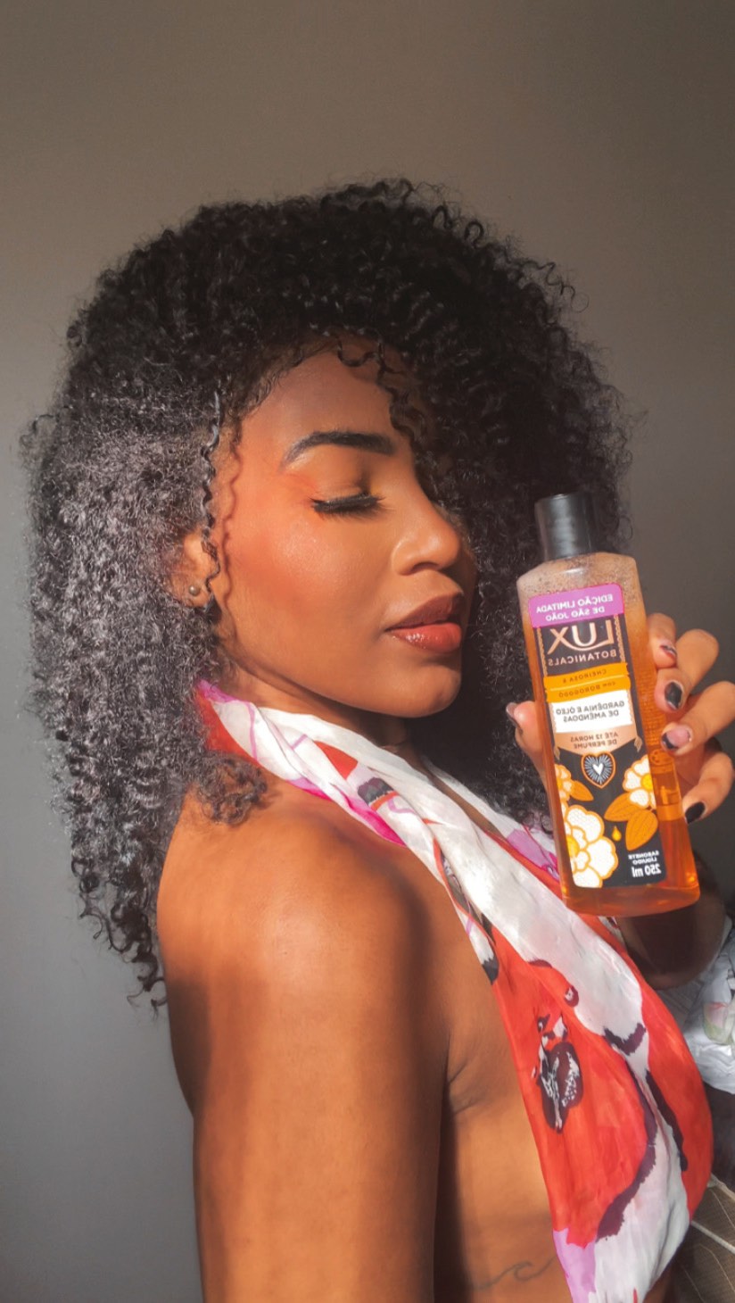 São João bom tem forró, xêro no cangote e aquele cheirinho gostoso que fica no ar… com Lux, a energia de cheirosa chega primeiro em qualquer arraiá 💜🎇🔥

#cheirosasnosãojoão #semprecheirosacomlux #publi #saojoão #dica