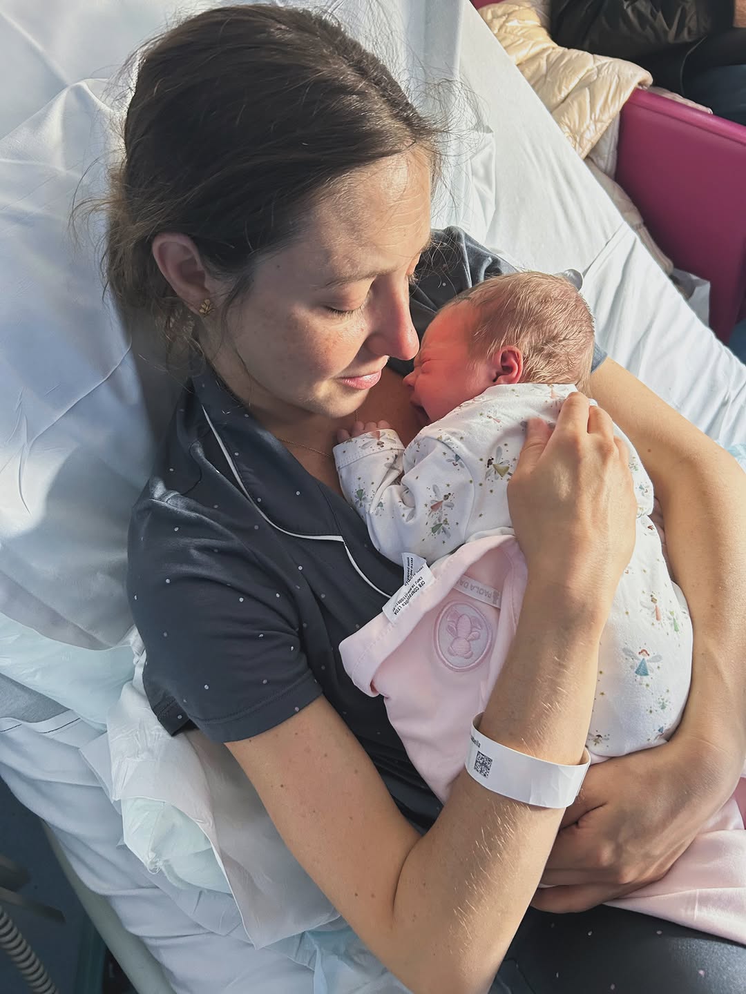 Our little Sophia Gasparini Emerton was born last Tuesday 19th May at 10:04am - St George’s Hospital.

It’s been an incredible week of recovering, learning and enjoying every moment with her. She’s already grown so much! We are so in love! 🥹💞💞💞

Thank you @kevinemerton for looking after us through pregnancy, birth and beyond🏡. You’ve already proved to be the most amazing daddy 🥰

I’m so lucky to have my parents here too, celebrating the arrival of “their little princess”. 💖🙈 

🇧🇷 Nossa