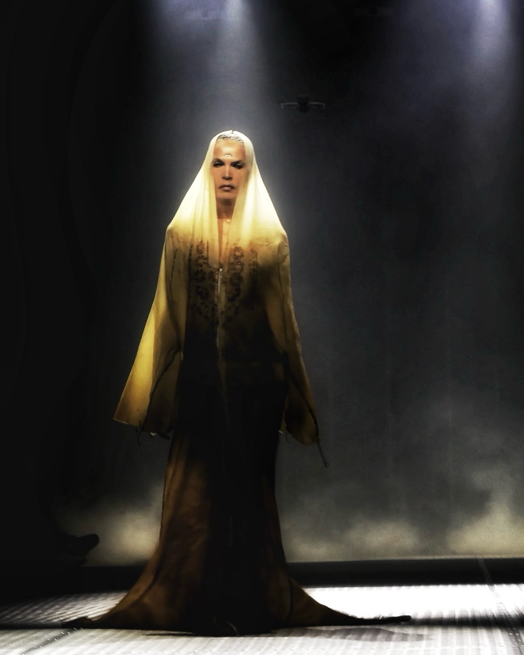 Stills from the dreamiest runway, thank you Barcelona, you have a place in our hearts 🖤 “Al Najah” collab with @jadmaq 

Curated and coordinated by @headgroup.official

And the incredible photography are a mix from @lupics_film and @usanov_artcontent