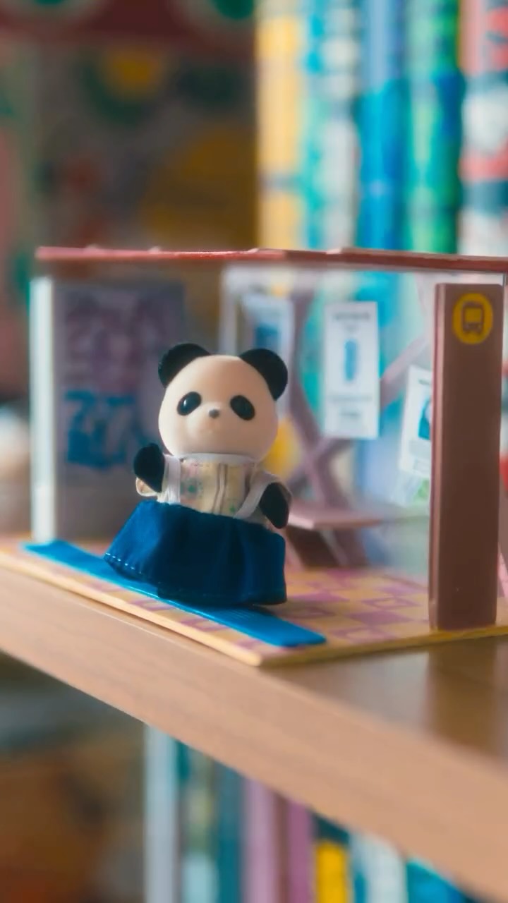 uma IA faria um ponto de onibus pra sylvanian families ?? (nao pois nao tem nem pra que mas eu quis fazer um KKKKKK)

#sylvanianfamilies_lovers #sylvanianfamilies #diorama #miniatura #cacarecos
