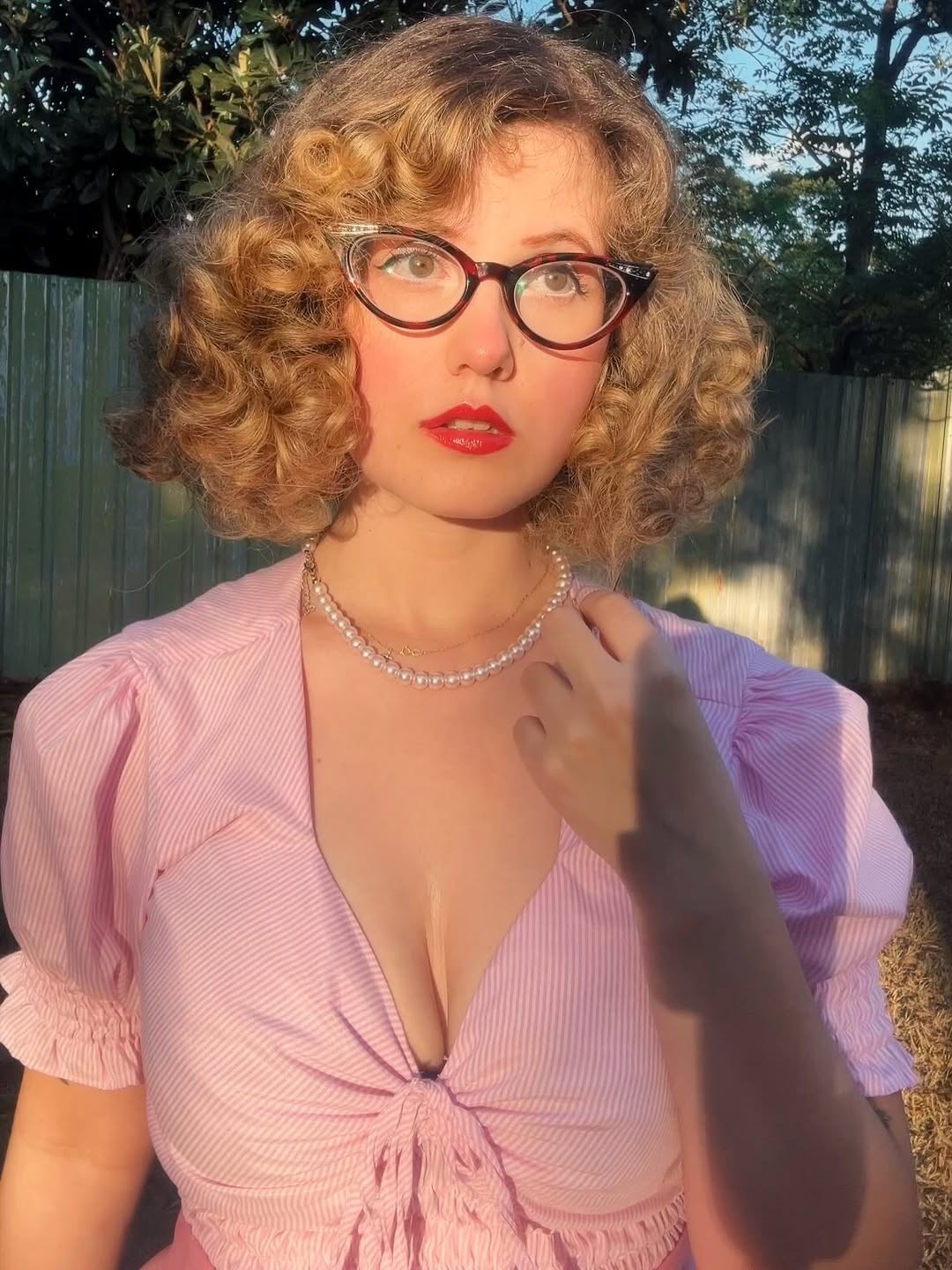 tickled pink 🌷💕🌸💘🎀👛🩰🌼💋💄

#pinup #pinupgirl #50sgirl #vintagebeauty #vintagehairstyle