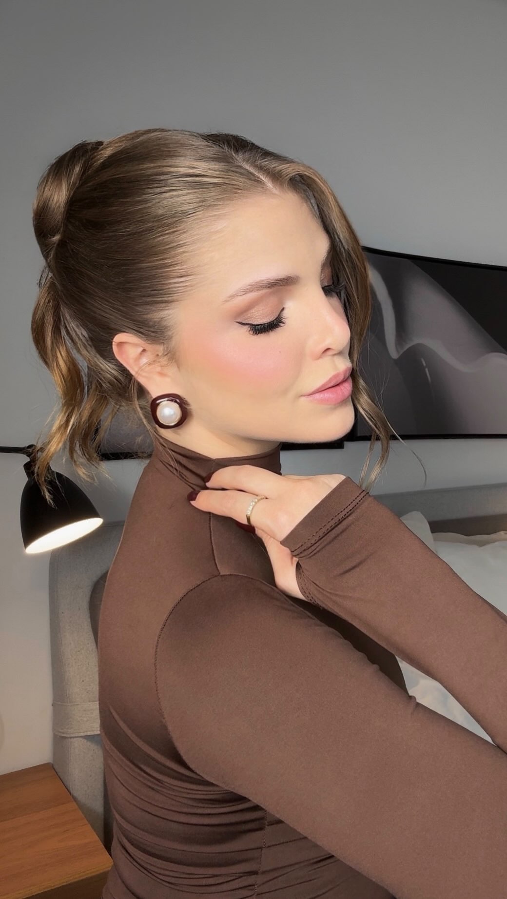 amei como foi rápido fazer esse coque messy!
salva aí para quando precisar ✨🤍
-
hair stick @rovee.care 
cupom: CARINA10
-
#cabelosaudavel #penteados #penteadofacil #grwm #casamento