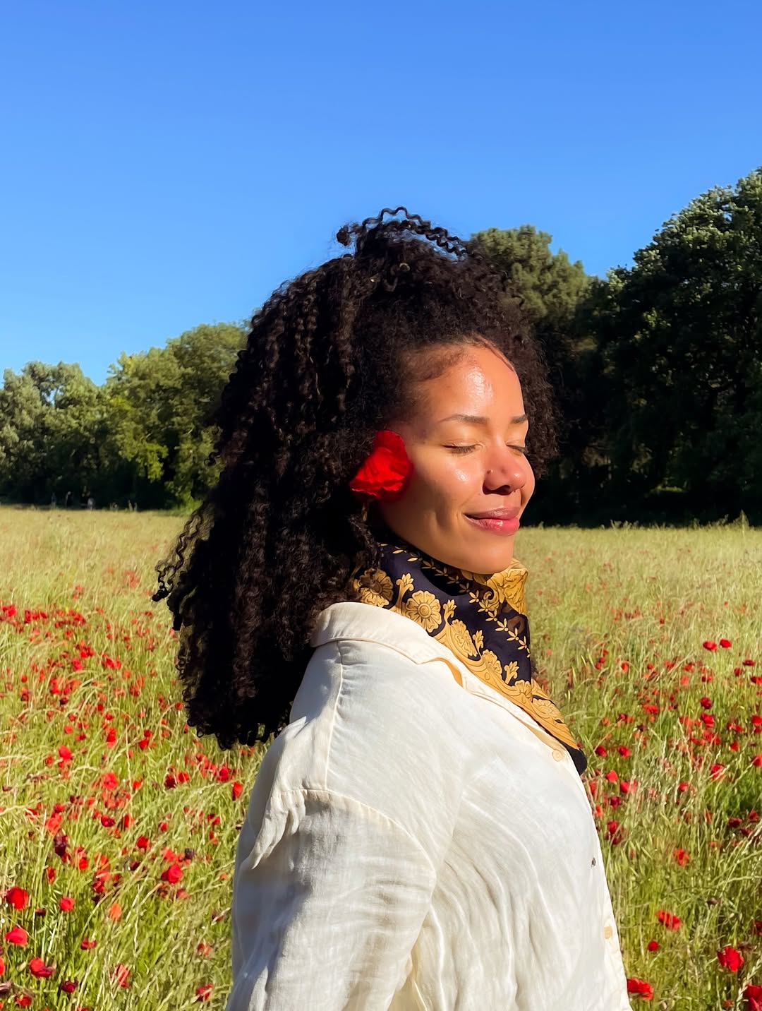 Campos de flores têm magia e hipnotizam! 🌺🌺🌺

#coquelicot #crespo #naturalhair